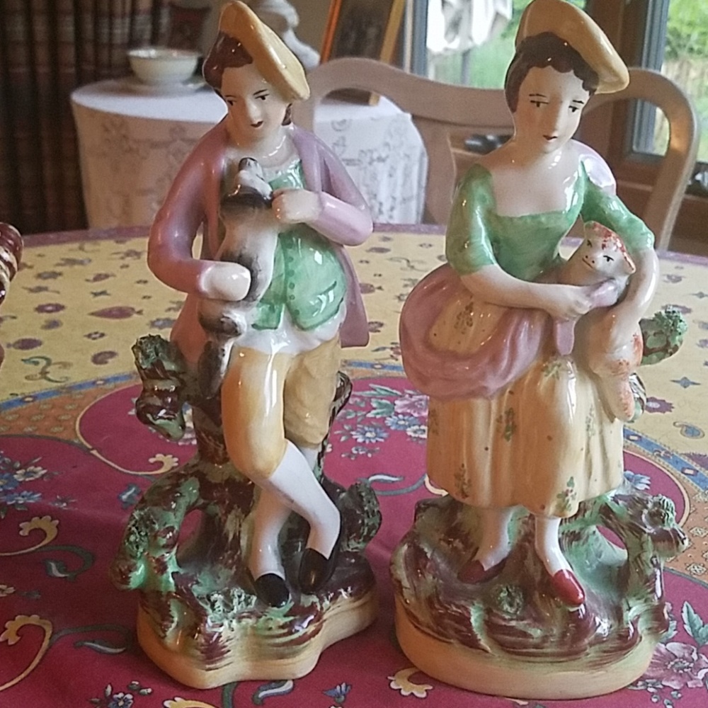Old Staffordshire ware couple numbered pueces